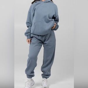 Comfrt sweatshirt/sweatpant set in sky blue